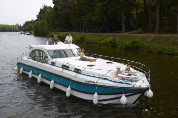 Yacht charter Nicols Sixto Prestige C - Estivale - France, Midi-Camargue, Bellegarde