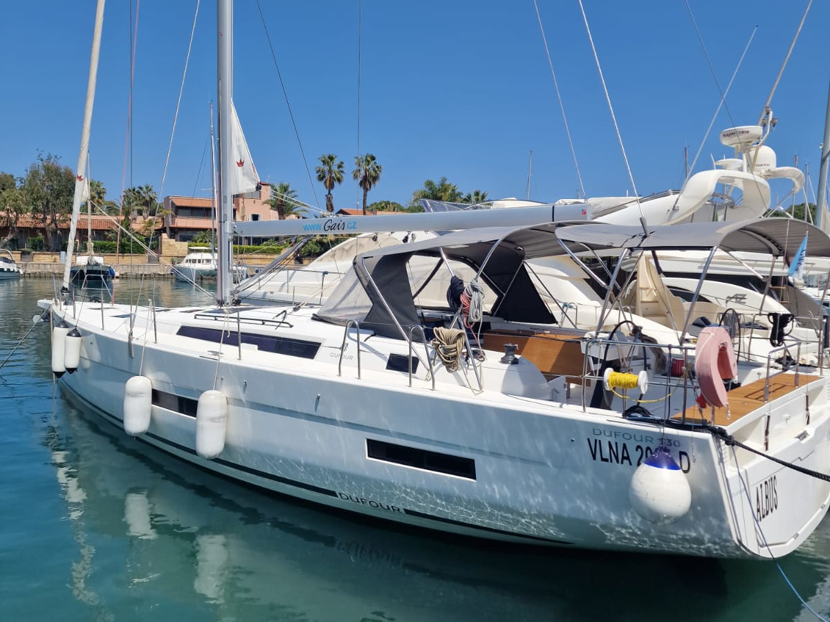 Yacht charter Dufour 530 - Italy, Sicilia, Portorosa