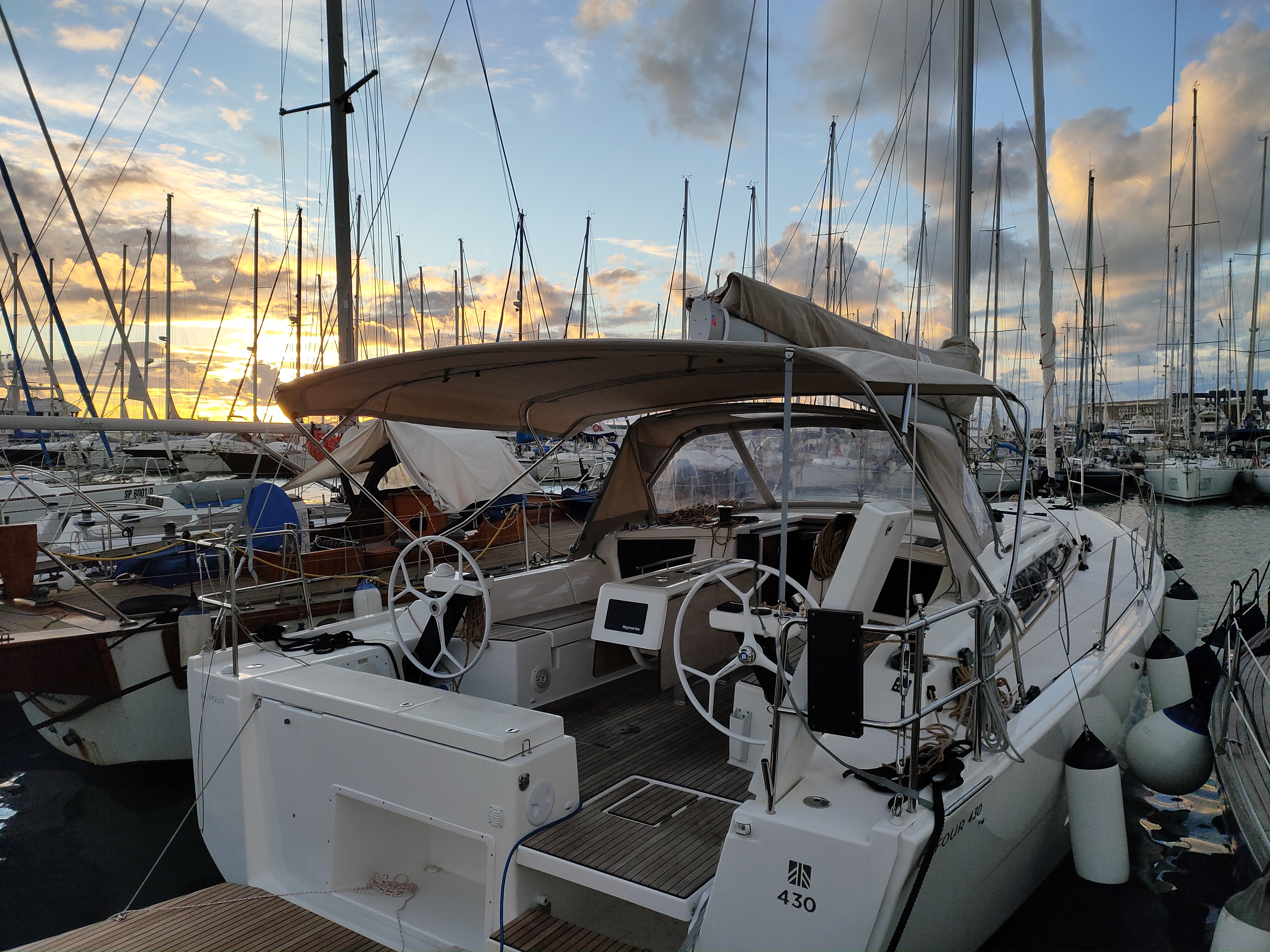 Yacht charter Dufour 430 - Italy, Sicilia, Palermo