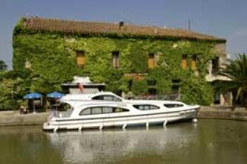 Yacht charter Elegance - Modern - Italy, Venice, farmhouse