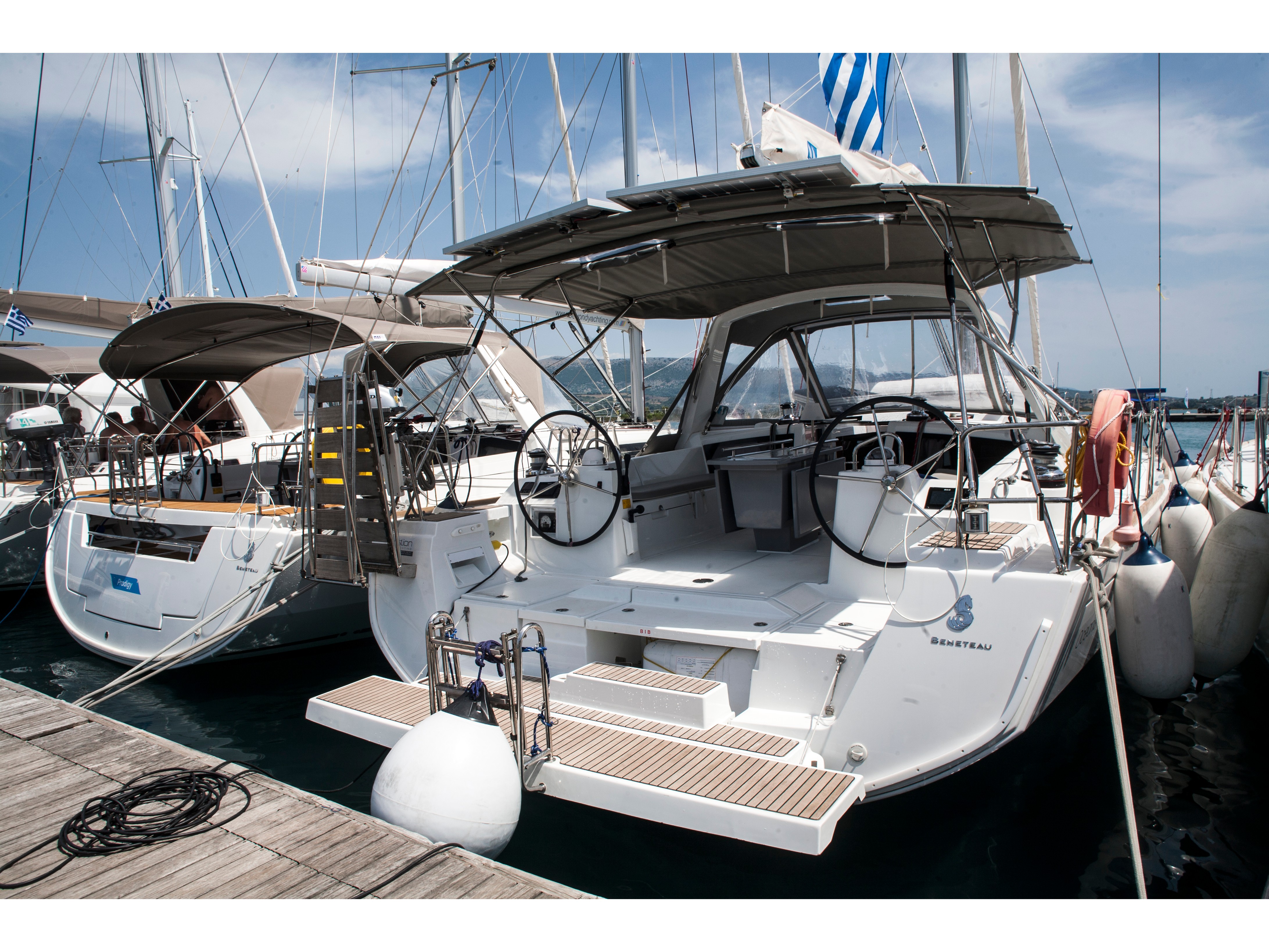 Yachtcharter Oceanis 48 - Griechenland, Dodokanezu Inseln, Erscheint