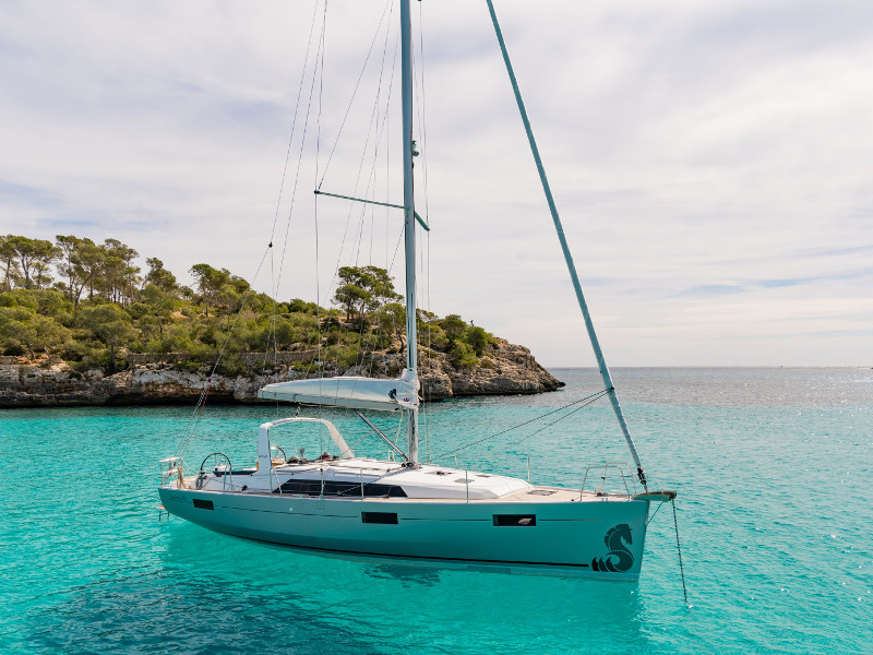 Yacht charter Oceanis 41.1 - Italy, Sicilia, Capo d’Orlando