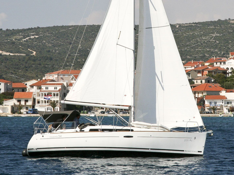 Yacht charter Oceanis 34 - Croatia, Istria, Anyway