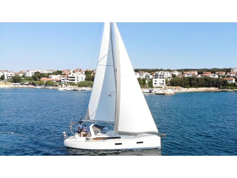 Yachtcharter Oceanis 38 - Kroatien, Istrien, Ohnehin