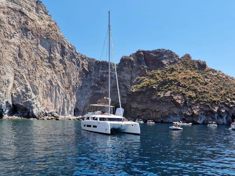 Yachtcharter Dufour Catamaran 48 - Italien, Sizilien, Portorosa