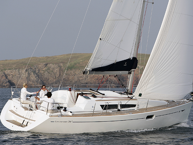 Yachtcharter Sun Odyssey 36i/2 cbs - Griechenland, Dodokanezu Inseln, Erscheint