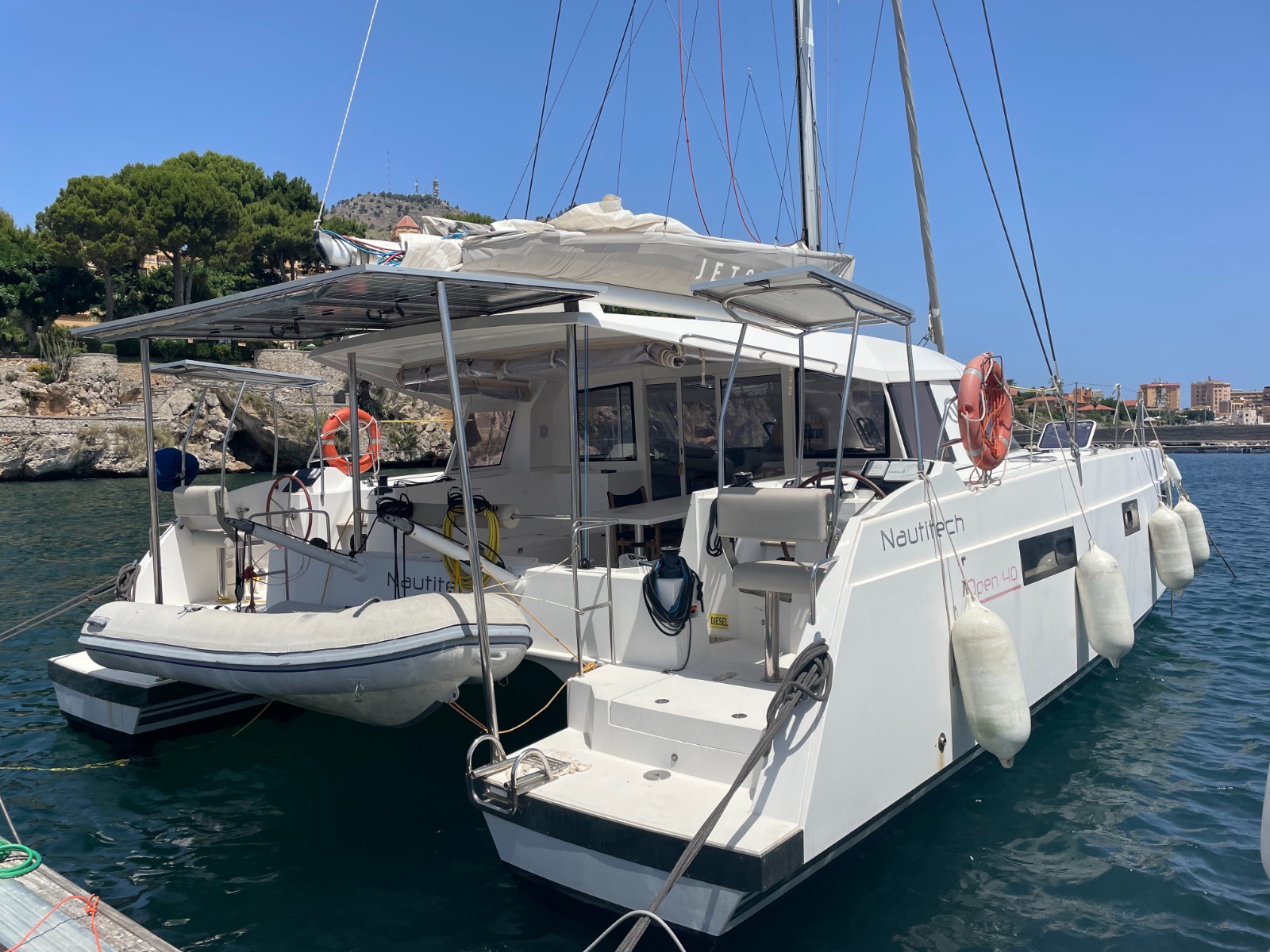Czarter jachtu Nautitech 40 Open -A/C (shore power only) - WM (12V- 60L/H) - Włochy, Sycylia, Palermo